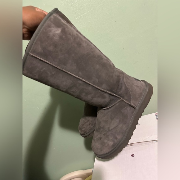 EUC Gray Uggs - Picture 13 of 16
